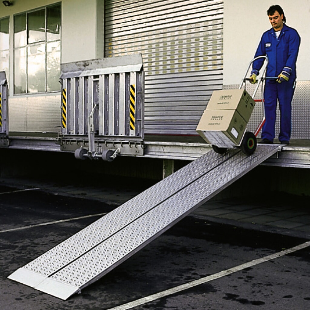 Productafbeelding nr. 7: Aluminium oprijplaat, slipvast, cap. 435 kg/stuk, bxl 200 x 1.500 mm
