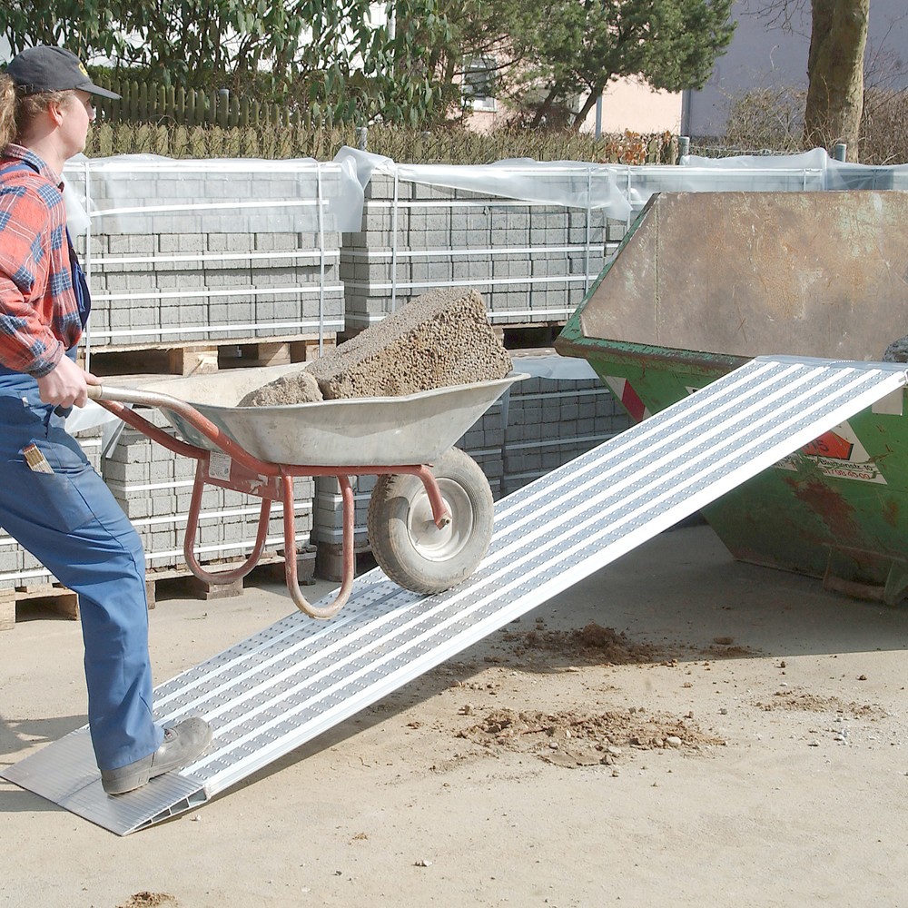 Productafbeelding nr. 5: Aluminium oprijplaat, slipvast, cap. 435 kg/stuk, bxl 200 x 1.500 mm