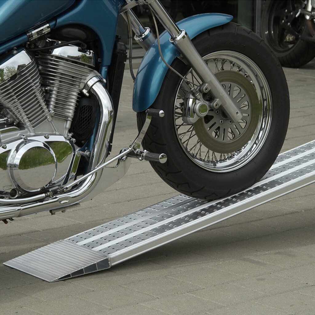 Productafbeelding nr. 9: Aluminium oprijplaat, slipvast, cap. 435 kg/stuk, bxl 200 x 1.500 mm