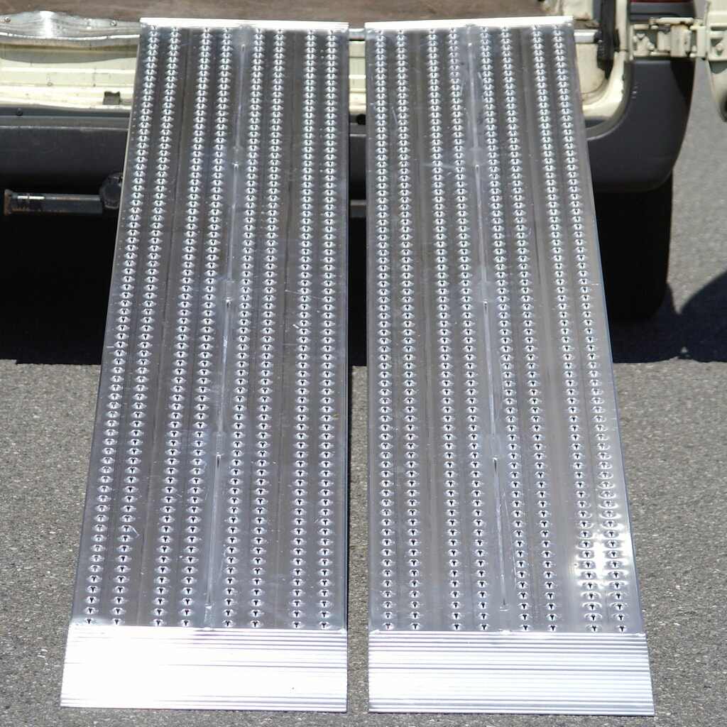 Aluminium oprijplaat, slipvast, cap. 435 kg/stuk, bxl 200 x 1.500 mm Productafbeelding nr. 10: Aluminium oprijplaat, slipvast, cap. 435 kg/stuk, bxl 200 x 1.500 mm