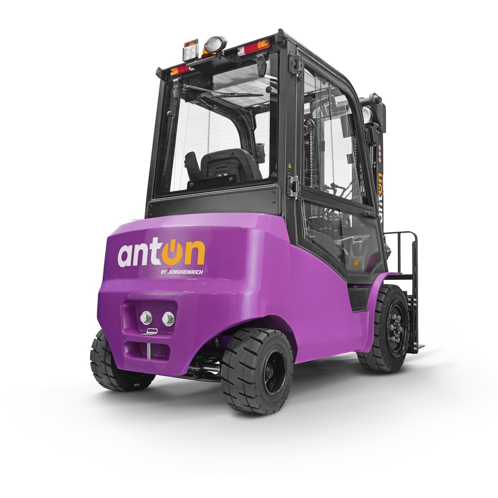 Productafbeelding nr. 2: AntOn door Jungheinrich elektrische heftruck CBH 2.5 met drievoudige telescoop hefmast, hefhoogte 4.800 mm, draagvermogen 2.500 kg, weerbeschermingscabine Comfort