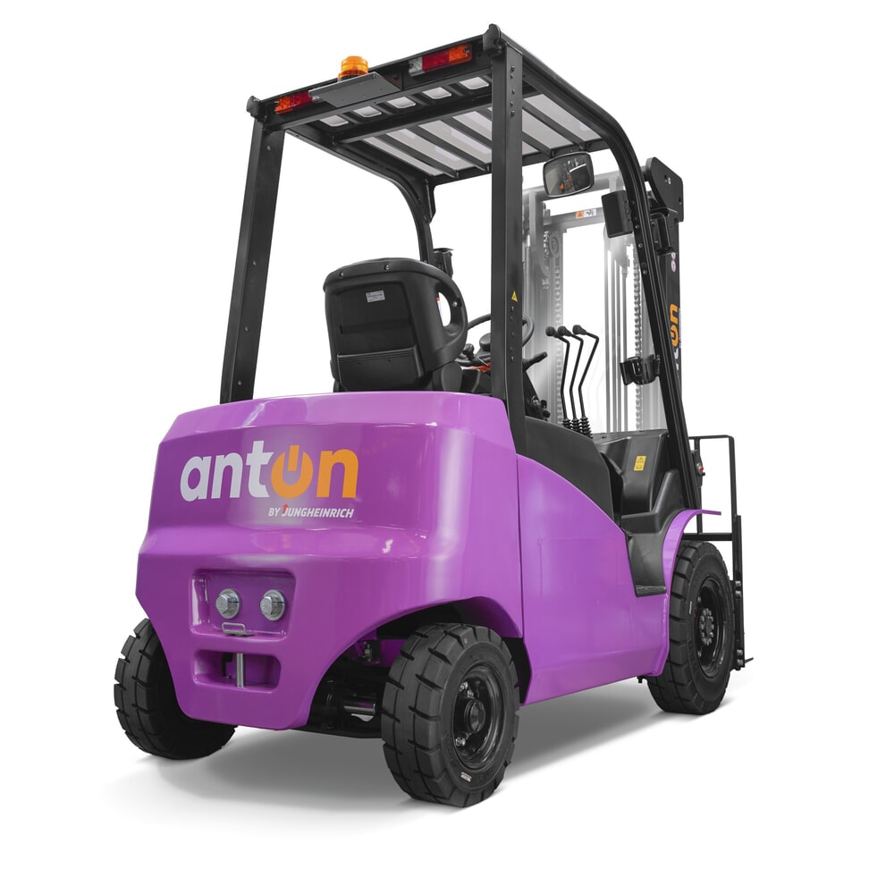 Productafbeelding nr. 2: AntOn door Jungheinrich elektrische heftruck CBH 2.5 met drievoudige telescoop hefmast, hefhoogte 4.800 mm, draagvermogen 2.500 kg, weerbeschermingscabine Eco, inclusief externe lader 80 V, 60 A, CEE, 5-pins
