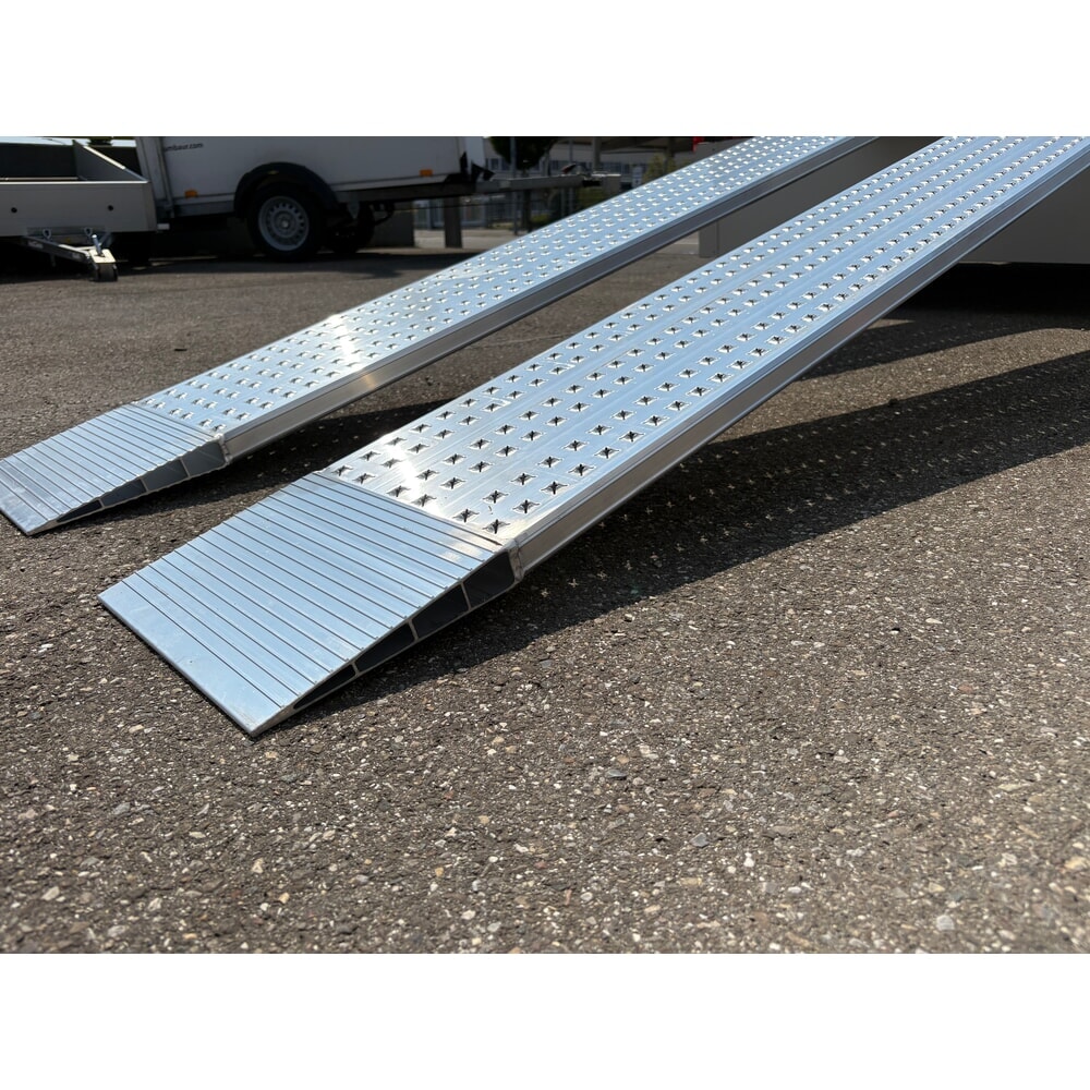 Productafbeelding nr. 7: Aluminium oprijplaat, slipvast, cap. 435 kg/stuk, bxl 200 x 1.500 mm