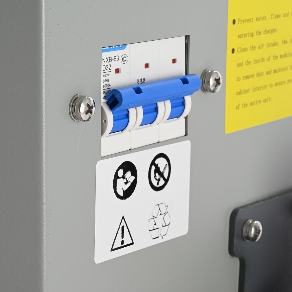 Productafbeelding nr. 3: Externe lader D400, 80 V, 100 A, CEE rood 32A, 5-pins - 3P+N+E voor AntOn by Jungheinrich elektrische heftruck CBH 2.0