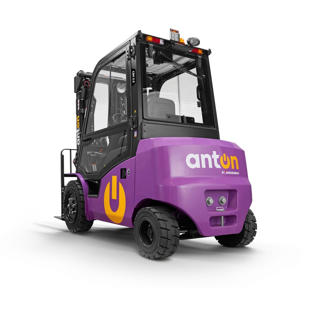 Productafbeelding nr. 2: AntOn by Jungheinrich elektrische heftruck CBH 3.5 met drievoudige telescoop hefmast, hefhoogte 4.800 mm, draagvermogen 3.500 kg, weerbeschermingscabine Comfort, inclusief externe lader 80 V, 60 A, CEE, 5-polig