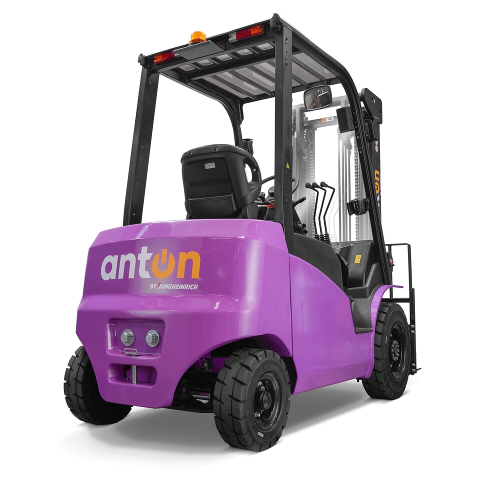 Productafbeelding nr. 3: AntOn by Jungheinrich elektrische heftruck CBH 3.5 met drievoudige telescoop hefmast, hefhoogte 4.800 mm, draagvermogen 3.500 kg, weerbeschermingscabine Eco, inclusief externe lader 80 V, 60 A, CEE, 5-polig