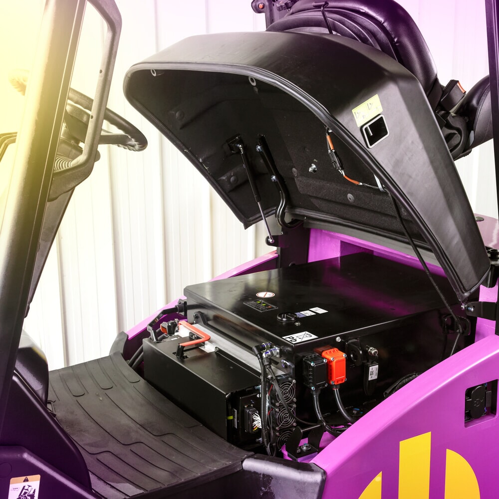 Productafbeelding nr. 9: AntOn by Jungheinrich elektrische heftruck CBH 3.5 met drievoudige telescoop hefmast, hefhoogte 4.800 mm, draagvermogen 3.500 kg, weerbeschermingscabine Comfort, inclusief externe lader 80 V, 60 A, CEE, 5-polig