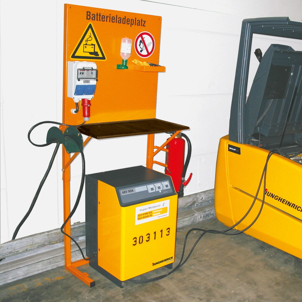 Bauer® Houder voor watertank op de acculaadplaats Product afbeelding: Bauer® Houder voor watertank op de acculaadplaats