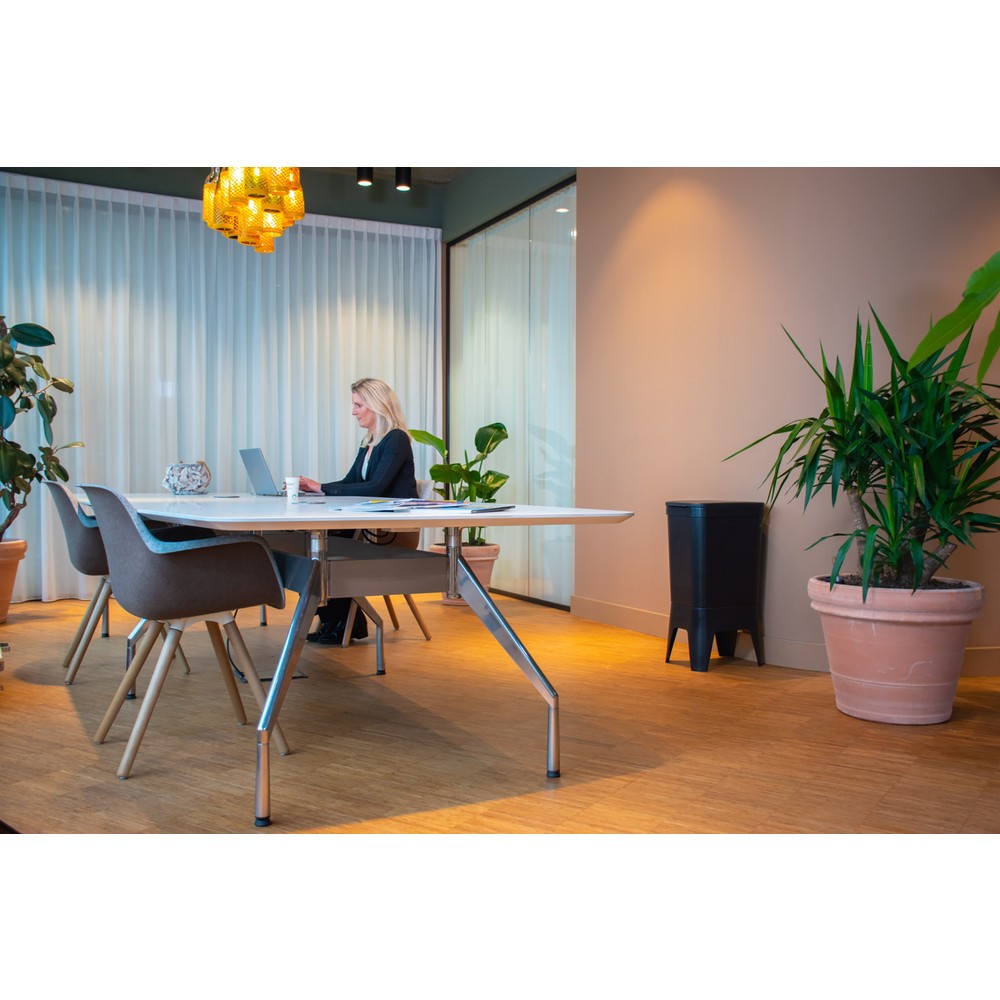 Productafbeelding nr. 10: Afvalbak BON TON Circubin, van 100% gerecycled polypropyleen, 40 liter, met deksel, antraciet