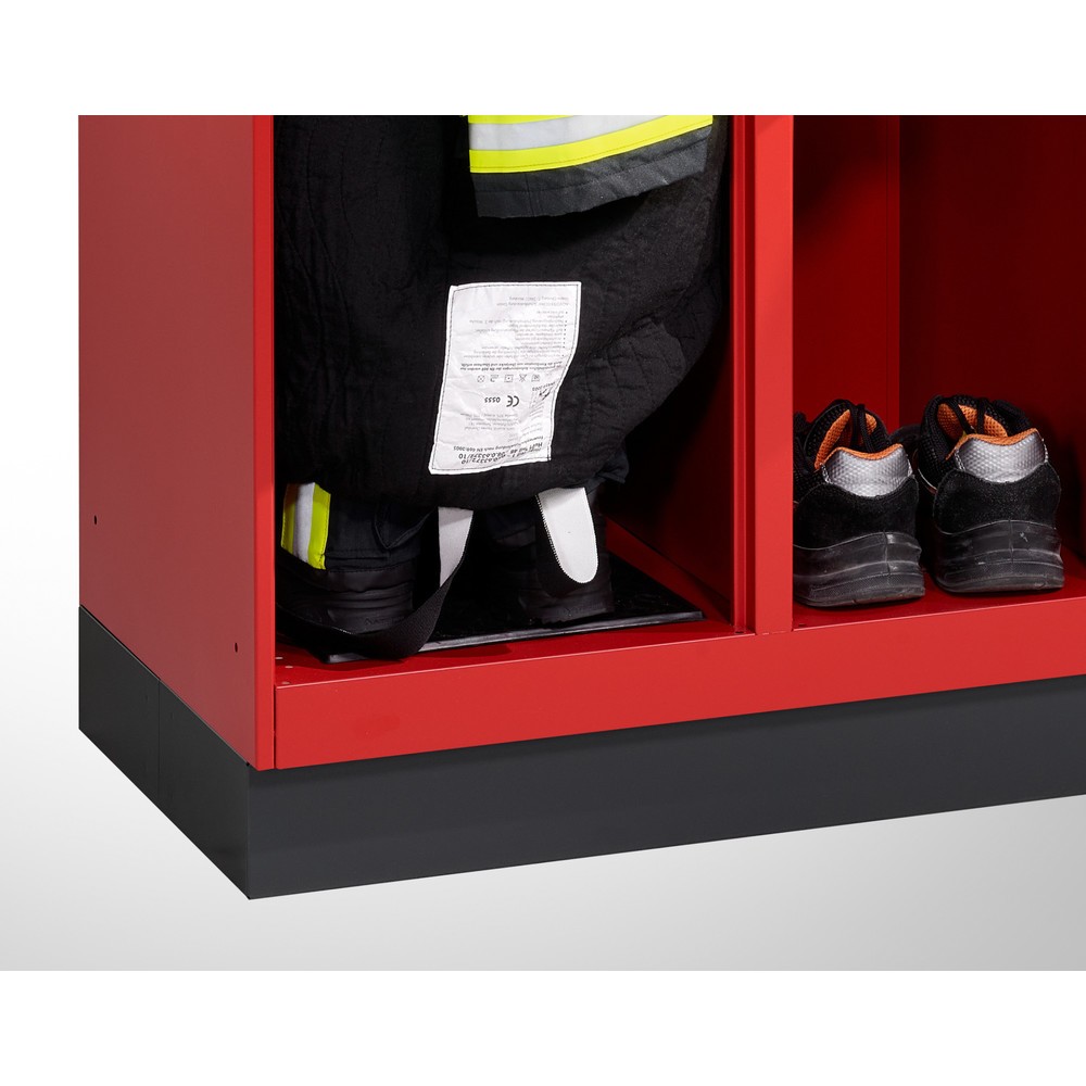 Productafbeelding nr. 5: C+P brandweerkast EXPERT, sokkel, 3 compartimenten, hxbxd 1.850 x 900 x 500 mm, lichtgrijs, met helmhouder