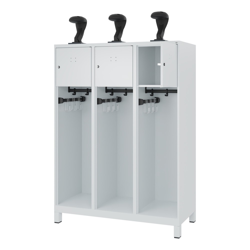 Product afbeelding: C+P brandweerkast YOUNGSTER, voeten, 3 compartimenten, hxbxd 1.530 x 1.200 x 500 mm, lichtgrijs, met helmhouder