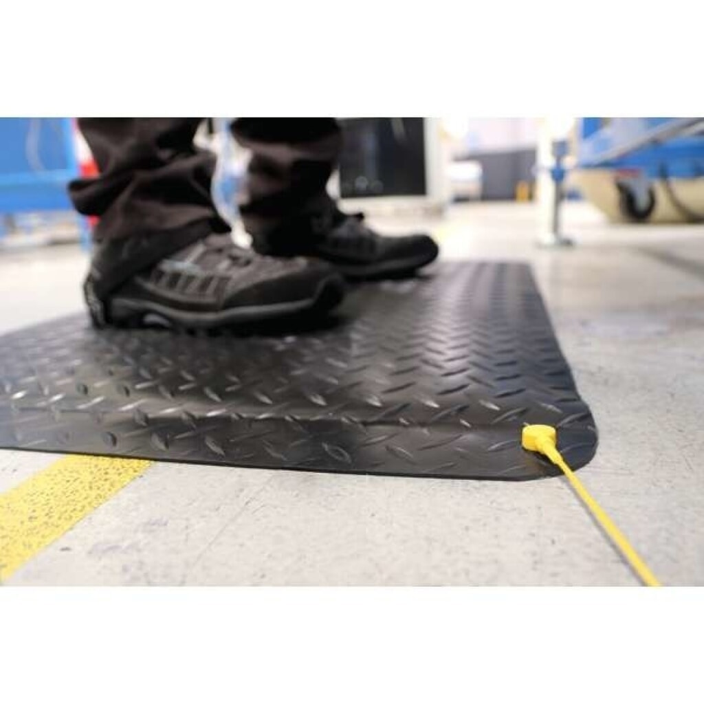 COBA Deckplate Anti-Static antivermoeidheidsmat, bxd 600 x 900 mm, zwart Productafbeelding nr. 2: COBA Deckplate Anti-Static antivermoeidheidsmat, bxd 600 x 900 mm, zwart