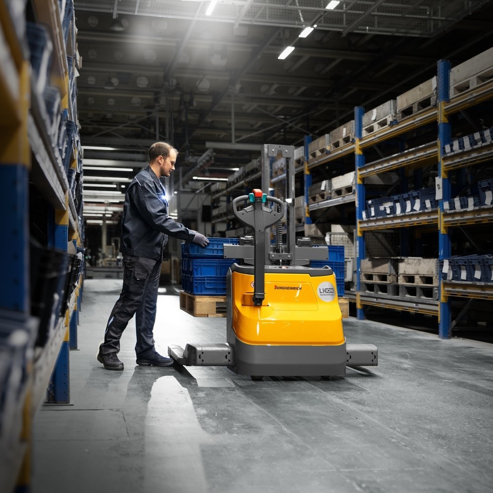 Productafbeelding nr. 6: Elektrische stapelaar Jungheinrich EJC 110bi E, heffing 1.970 mm, ingebouwde lader, proportionele hydraulica, wielarmafstand 1.270 mm