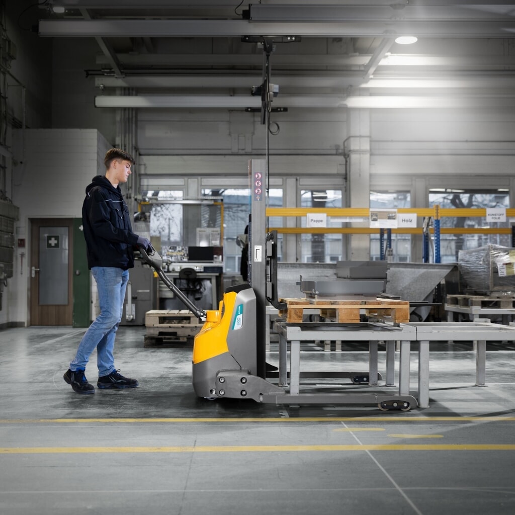 Elektrische stapelaar Jungheinrich EJC 110i E, monomast, hefhoogte 1.230 mm, draagvermogen 1.000 kg, proportionele hydraulica, wielarmafstand 891 mm Productafbeelding nr. 9: Elektrische stapelaar Jungheinrich EJC 110i E, monomast, hefhoogte 1.230 mm, draagvermogen 1.000 kg, proportionele hydraulica, wielarmafstand 891 mm