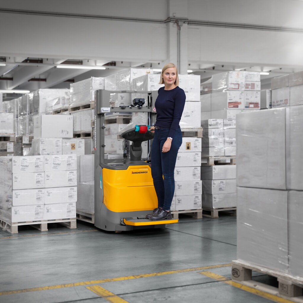 Jungheinrich elektrische stapelaar ERC 112zi ZZ met staplatform, tweevoudige telescoop hefmast, hefhoogte 2.300 mm, draagvermogen 1.200 kg, proportionele hydraulica Productafbeelding nr. 8: Jungheinrich elektrische stapelaar ERC 112zi ZZ met staplatform, tweevoudige telescoop hefmast, hefhoogte 2.300 mm, draagvermogen 1.200 kg, proportionele hydraulica