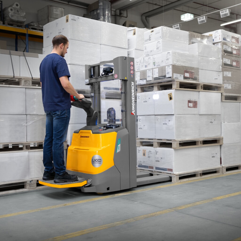 Jungheinrich elektrische stapelaar ERC 112zi ZZ met staplatform, tweevoudige telescoop hefmast, hefhoogte 2.300 mm, draagvermogen 1.200 kg, proportionele hydraulica Productafbeelding nr. 11: Jungheinrich elektrische stapelaar ERC 112zi ZZ met staplatform, tweevoudige telescoop hefmast, hefhoogte 2.300 mm, draagvermogen 1.200 kg, proportionele hydraulica