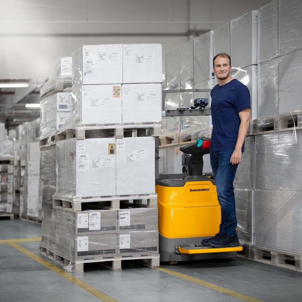 Productafbeelding nr. 15: Jungheinrich elektrische stapelaar ERC 112i ZT met staplatform, tweevoudige telescoop hefmast, hefhoogte 3.200 mm, draagvermogen 1.200 kg, proportionele hydraulica