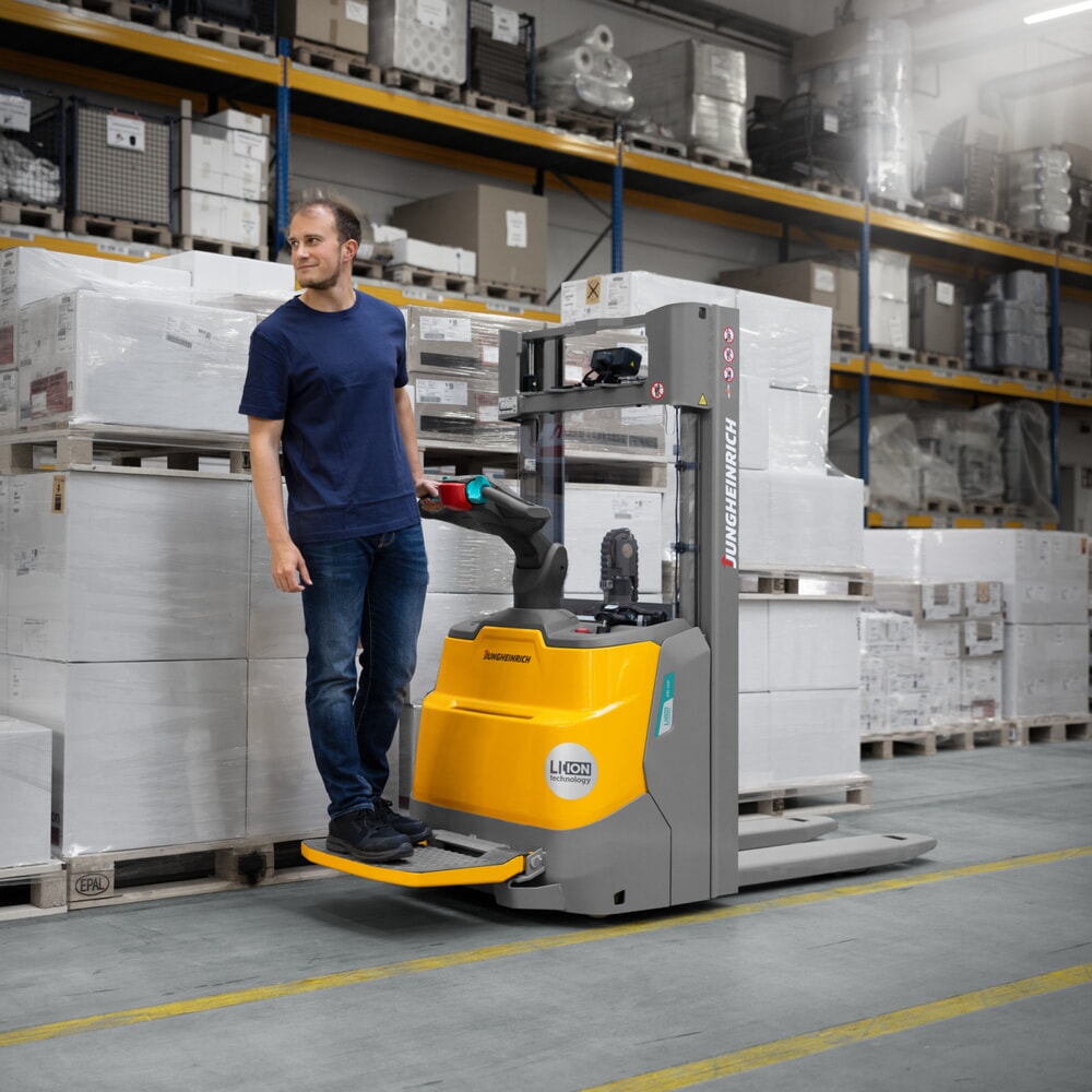 Productafbeelding nr. 16: Jungheinrich elektrische stapelaar ERC 112i ZT met staplatform, tweevoudige telescoop hefmast, hefhoogte 3.200 mm, draagvermogen 1.200 kg, proportionele hydraulica
