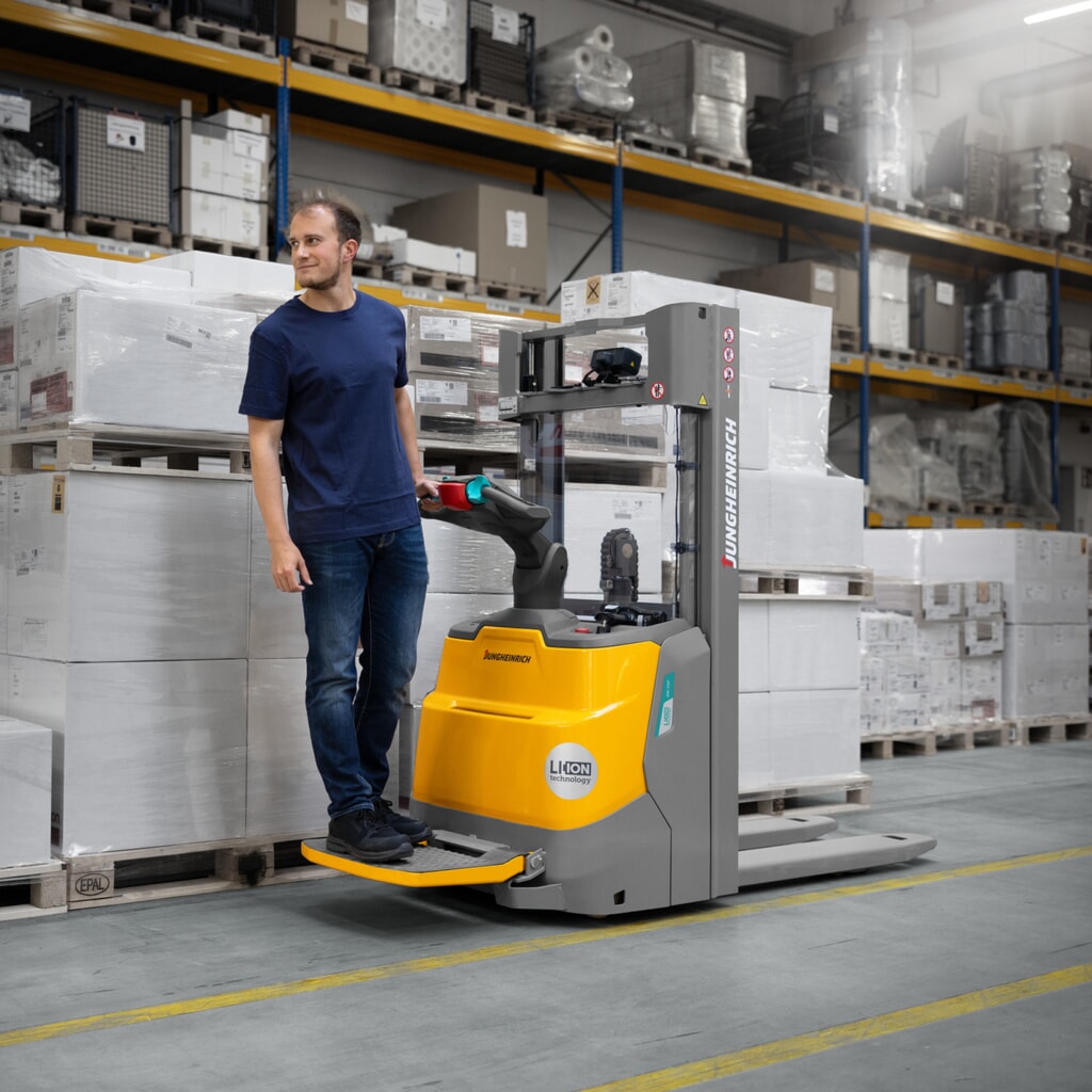 Productafbeelding nr. 17: Jungheinrich elektrische stapelaar ERC 110i ZT met staplatform, tweevoudige telescoop hefmast, hefhoogte 2.300 mm, draagvermogen 1.000 kg, proportionele hydraulica