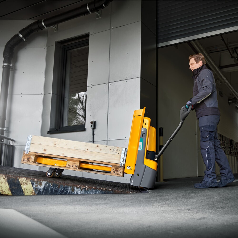 Productafbeelding nr. 2: Elektrische palletwagen Jungheinrich EJE 118i, draagvermogen 1.800 kg, vorklengte 1.150 mm