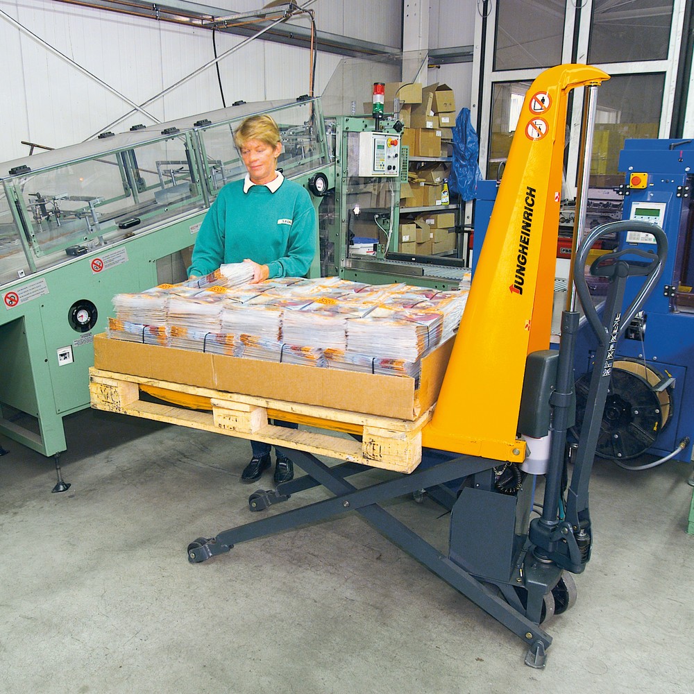 Productafbeelding nr. 3: Jungheinrich Schaarhefwagen AMX 10e, cap. 1.000 kg, nylon