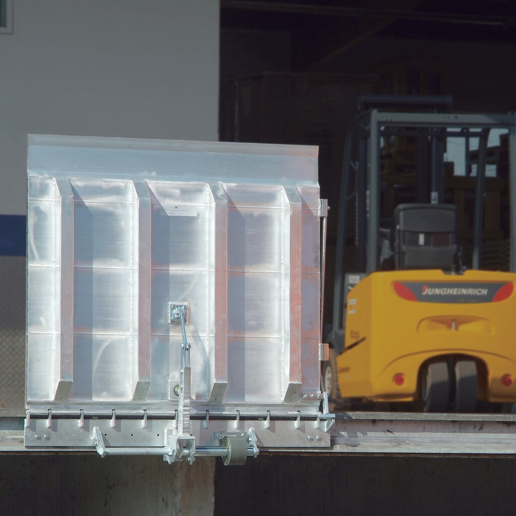 Productafbeelding nr. 2: Laadbrug, veerbelast met valbeveiliging, cap. 2.500 kg, bxl 1.250 x 1.315 mm