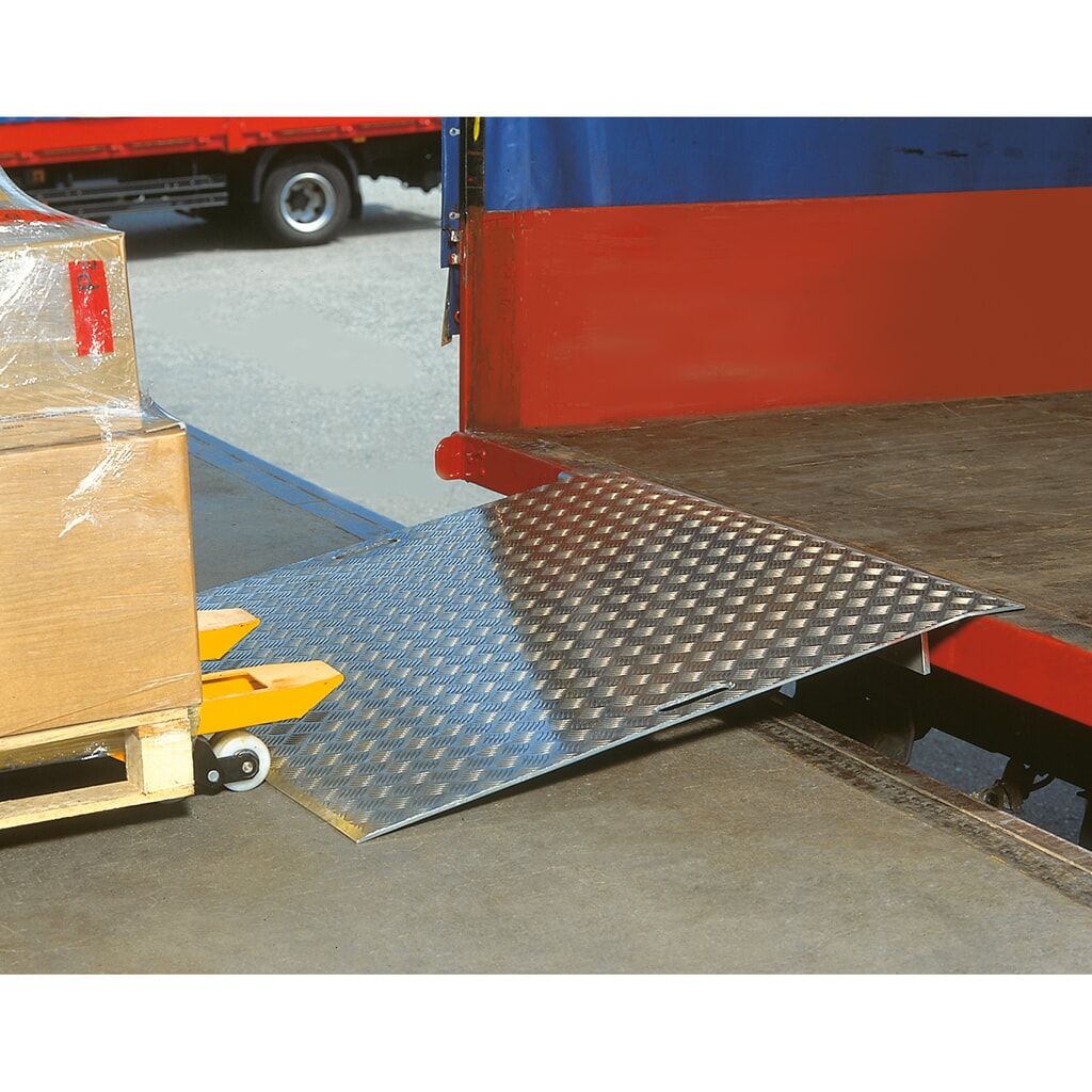 Laadbrug, mobiele uitvoering, cap. 600 kg, bxl 1.250 x 750 mm Product afbeelding: Laadbrug, mobiele uitvoering, cap. 600 kg, bxl 1.250 x 750 mm