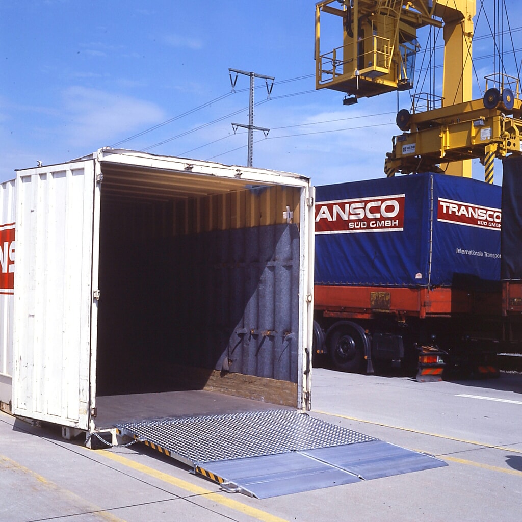 Productafbeelding nr. 2: Laadplatform voor containers, inklapbaar, cap. 7.300 kg, bxd 2.000 x 2.570 mm