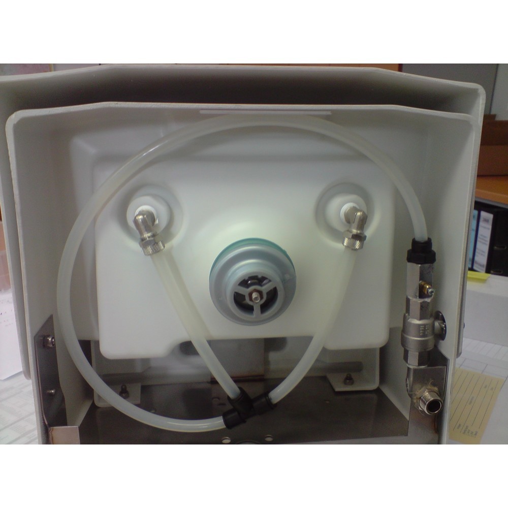Productafbeelding nr. 2: Oog- en gezichtsdouche B-Safety PremiumLine, opvangbak met afdekking, wandmontage