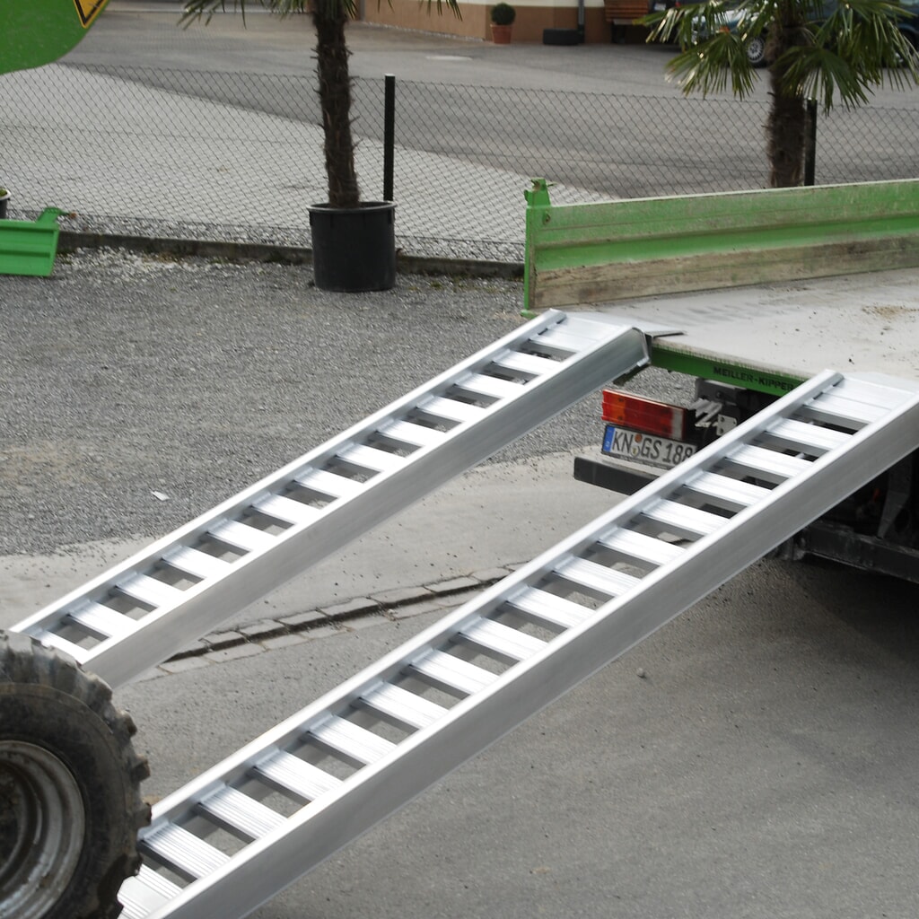 Productafbeelding nr. 1: Laadrails met roeden en rand, cap. 1.660 kg/paar, lengte 2.340 mm