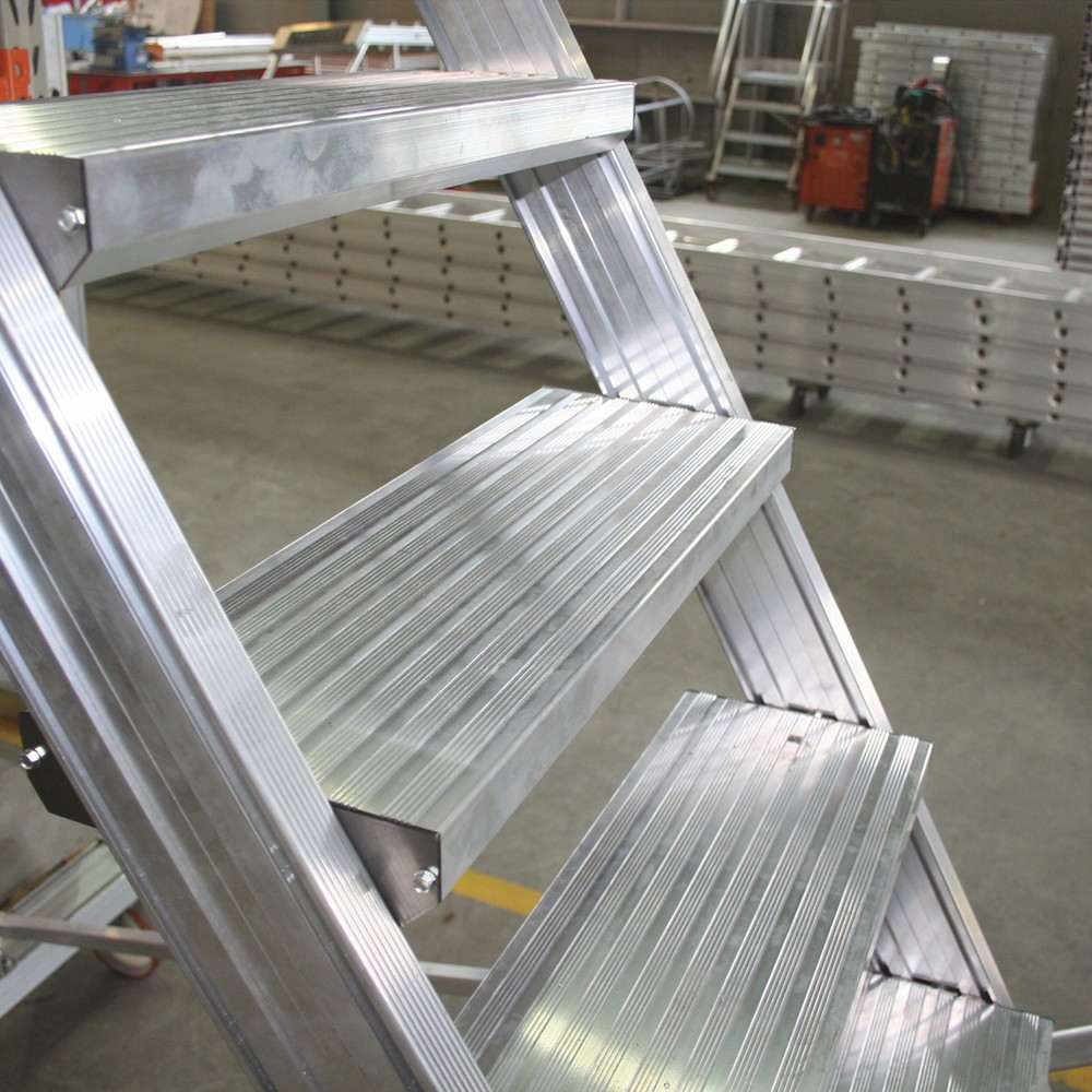 Productafbeelding nr. 2: Platformtrap 60° (verrijdbaar), 4 wielen, 4 treden