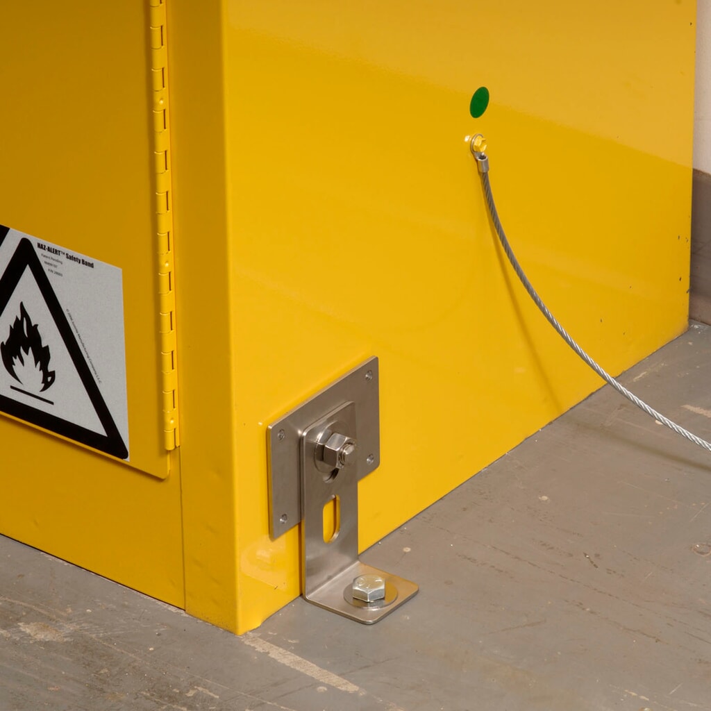 Seismische beugelset voor Justrite® veiligheidskasten Product afbeelding: Seismische beugelset voor Justrite® veiligheidskasten
