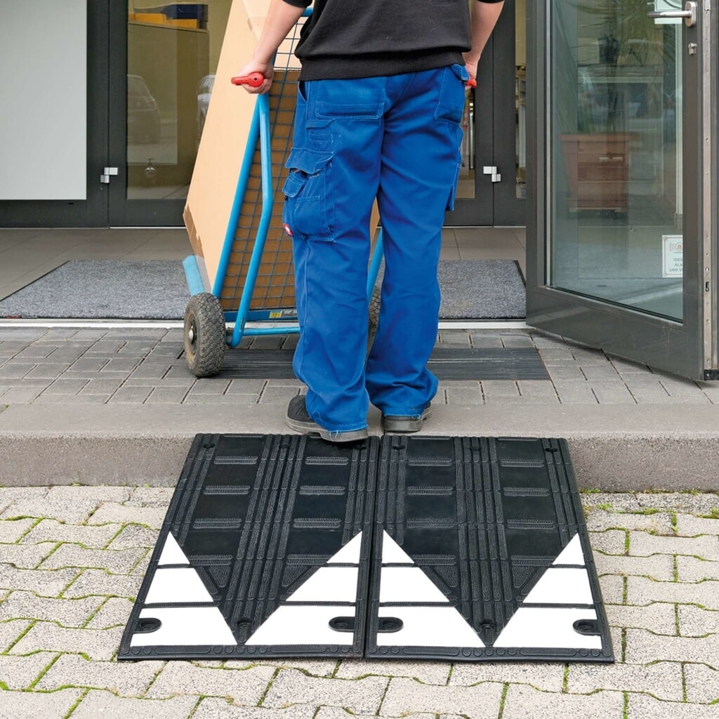 Productafbeelding nr. 3: Stoeprand drempel MORAVIA van gevulkaniseerd rubber, bxhxd 450 x 75 x 1.000 mm, zwart-wit, incl. bevestigingsmateriaal