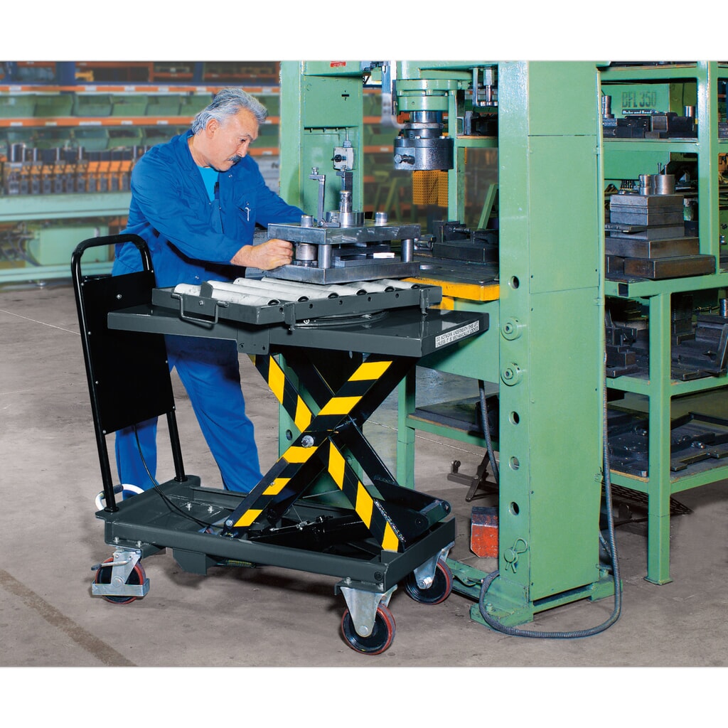 Verrijdbare schaarheftafel fetra® met doorschuifbeveiliging, draagvermogen 500 kg, afmetingen 1.010 x 520 mm Productafbeelding nr. 2: Verrijdbare schaarheftafel fetra® met doorschuifbeveiliging, draagvermogen 500 kg, afmetingen 1.010 x 520 mm