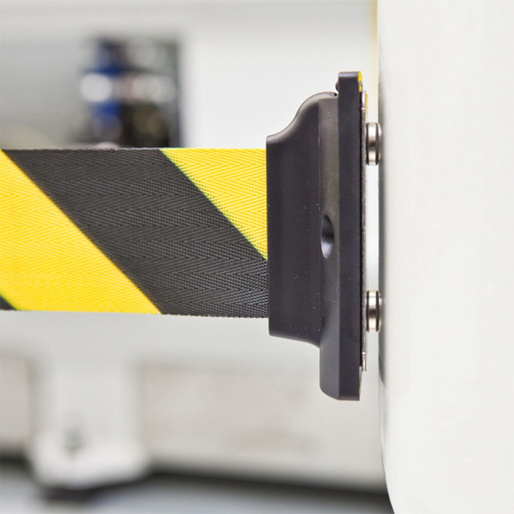 Wandafzetband, zelfspannend, met centrifugaalrem, lengte 3 m, rood/wit diagonaal gestreept Productafbeelding nr. 2: Wandafzetband, zelfspannend, met centrifugaalrem, lengte 3 m, rood/wit diagonaal gestreept