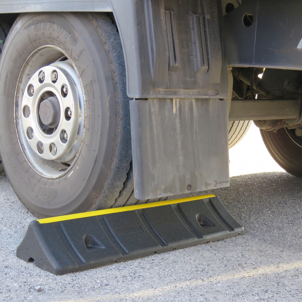 Wielstop Heavy Duty, zwart, hxbxd 150 x 1.000 x 300 mm Productafbeelding nr. 3: Wielstop Heavy Duty, zwart, hxbxd 150 x 1.000 x 300 mm