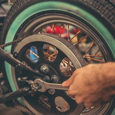 Reparatur am Motorrad