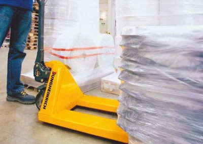 Klein onderhoud aan de pompwagen: olie bijvullen