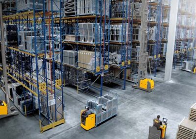 Afmetingen van palletwagens en stapelaars – voor veilig gebruik in uw bedrijf